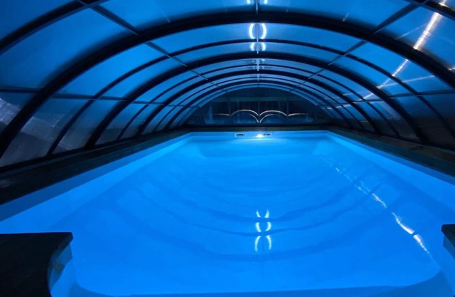 Cottage with heated pool - The "J1" - 4 people