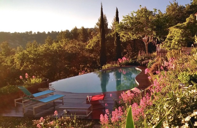 COTTAGE WITH PRIVATE SWIMMING POOL, CLOSE TO THE SEA : BANDOL SANARY LE CASTELLET