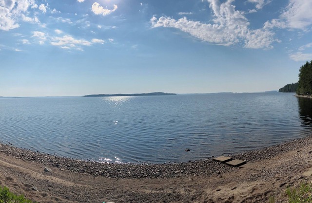 Cottage with stunning lake view and private beach