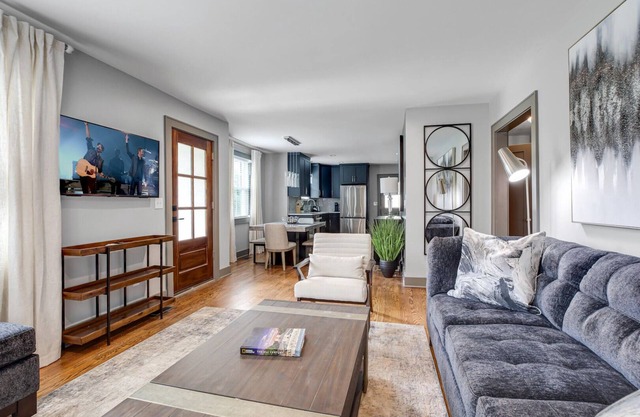 Cottonwood-Patios & Casita-Heart of Sylvan Park