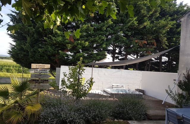 Country house with jaccusy in Drôme provençale