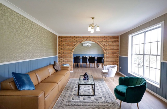 Country 4-Bed Homestead with Games Room & Views