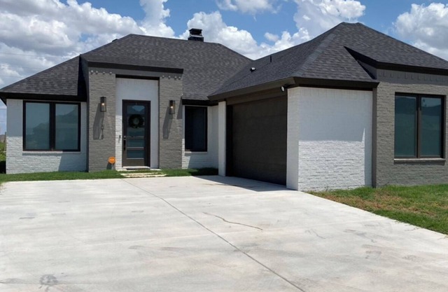 Country Chic only 10 minutes away from TTU. nPet friendly!