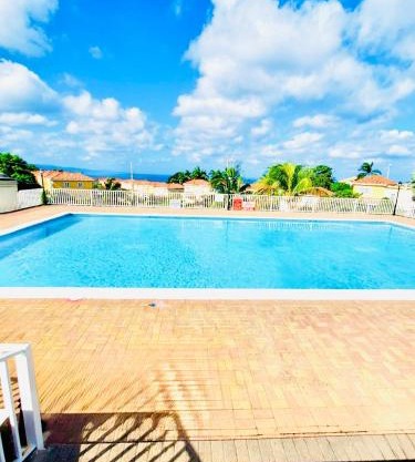 Country Club House Retreat - 2 bedroom House with Pool near Montego Bay Airport and Beach Strip