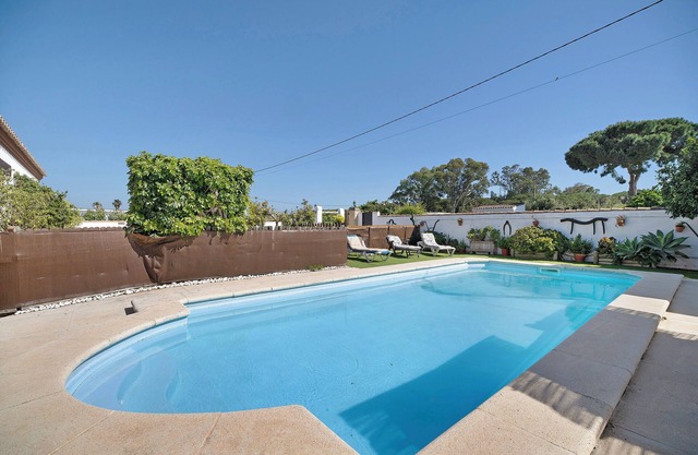 Country House 'El Sotillo' with Private Pool, Wi-Fi and Air Conditioning