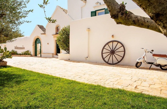 Country House/Farm House in Martina Franca with 7 bedrooms sleeps 18