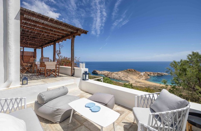Country House 'Villa Agios Sostis' with Sea View, Wi-Fi and Air Conditioning