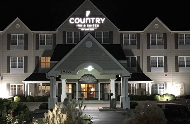 Country Inn & Suites by Radisson, Salina, KS