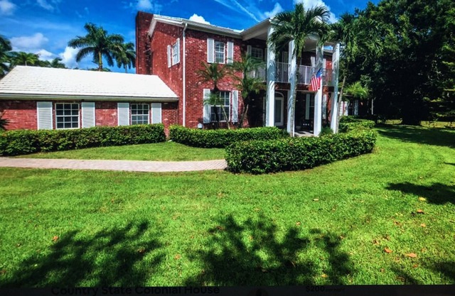 Country State Colonial House in Equestrian Community