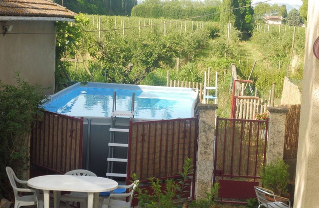COUNTRY VACATIONS IN PROVENCE