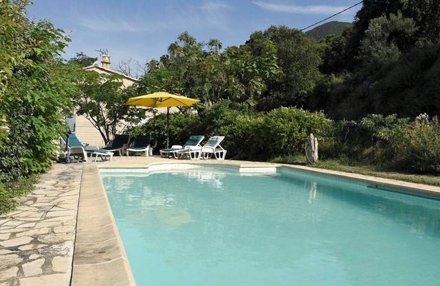 Countryside house located in an olive grove, very quiet, wonderful scenery