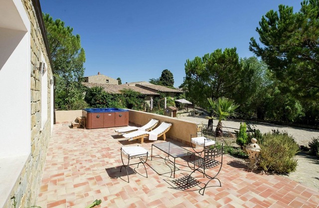 Countryside House in Sicily with Spa & Pool