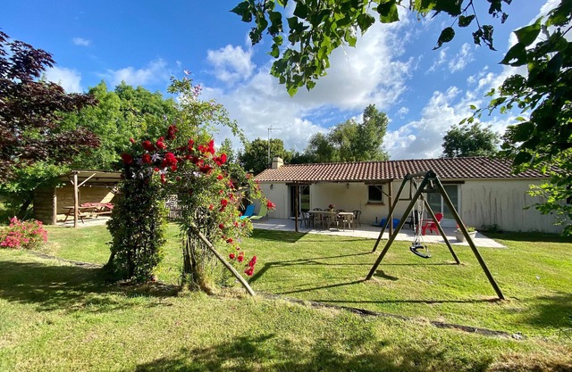 Countryside Retreat: Cozy 3-Bed Gîte with Garden, Terrace & Petanque near Pornic
