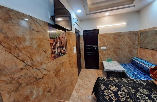 Couple friendly private flat in posh lajpat nagar