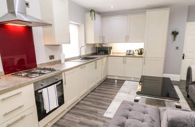 Courtyard Apartment , 16 SJN