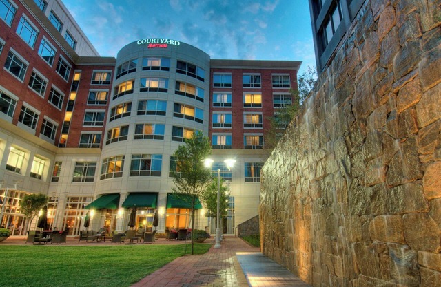 Courtyard by Marriott Greenville Downtown