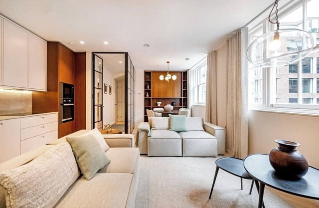 Covent Garden 2 bed, 2 bath duplex