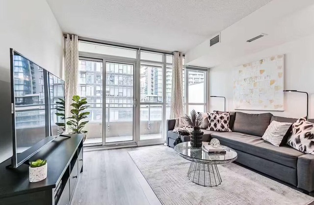 Cozy 1+1 Bedroom Condo in Downtown Toronto
