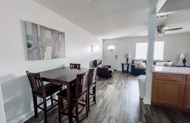 Cozy 1 bed/1 bath Condo with pool-close to beach