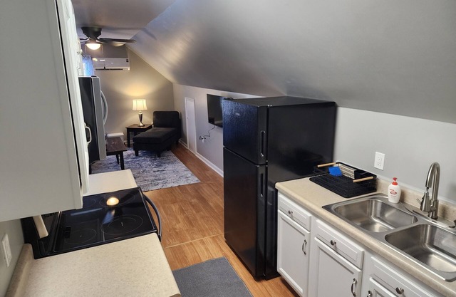 Cozy 1-bedroom 2nd story apartment in center of Rock Hall