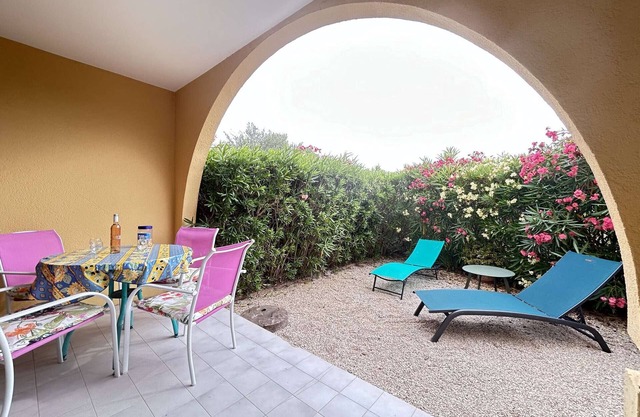 Cozy 1-Bedroom Apartment with Pool, Terrace, and Close to Beach in Sainte-Maxime