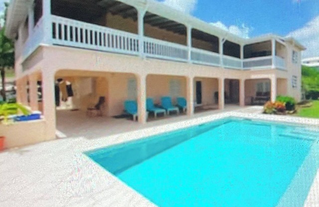 Cozy 1-bedroom apartment in Buckleys with WiFi, AC private pool terrace &bar