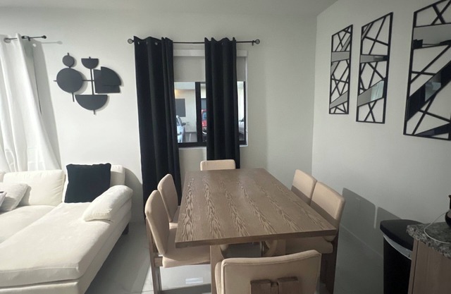 Cozy 1-bedroom apartment in awesome Hialeah with AC