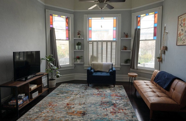 Cozy 1-bedroom apartment in uptown Oakland, pet-friendly with off-street parking