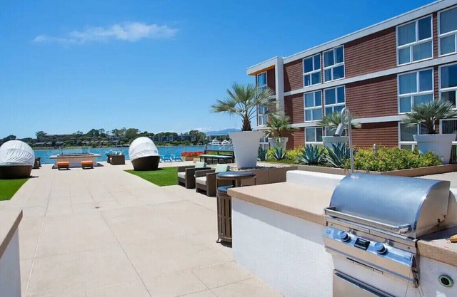 Cozy 1-bedroom condo with WiFi, AC in fabulous Marina del Rey
