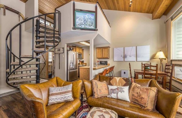 Cozy 1 Bedroom Cabin With Substaintial Loft