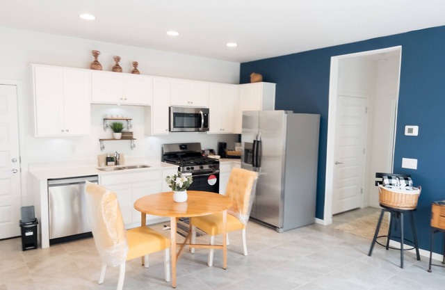 Cozy 1-Bedroom Getaway with 2 Comfy Beds – Perfect for Relaxation!