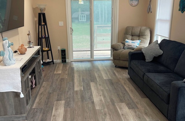 Cozy 1-bedroom home in Circleville with AC, Walking distance Hargus Lake.