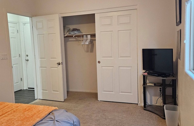 Cozy 1-Bedroom w/Shared Living Space