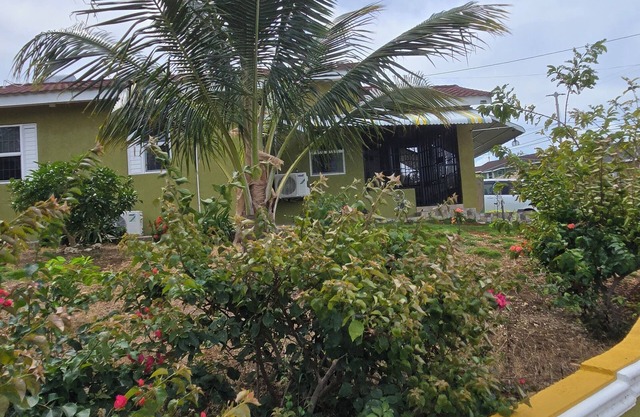 Cozy 1-Bedroom W/Sea Breeze, Breathtaking Ocean, and Mountainous Views, Gated