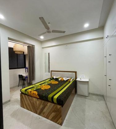 Cozy 1 BHK Prime location on Linking Road, Bandra