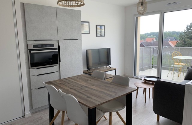 Cozy 1BR Apartment in Central Fort-Mahon-Plage with Private Parking