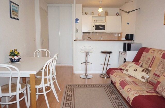 Cozy 1BR Apartment for 4, 300m from Cabourg Beach