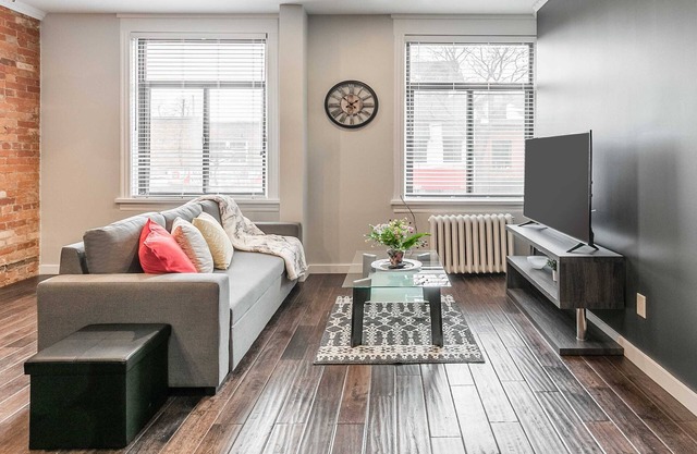 Cozy 1BR- Condo Unit - James Street North