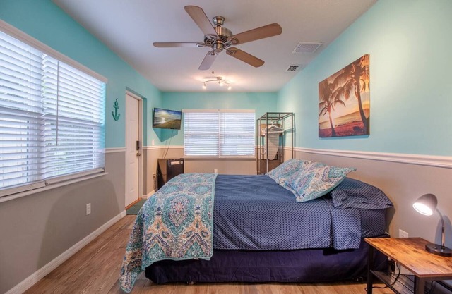 Cozy 1BR Retreat Private Entry & Pets OK