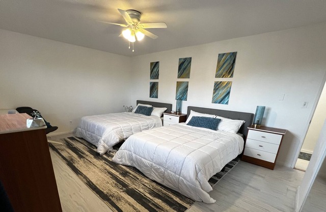 Cozy 2 bed one bath close to beach, LAX and LA