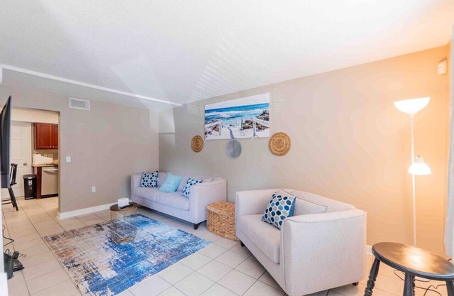 Cozy 2-Bed Townhome- Extended Stay