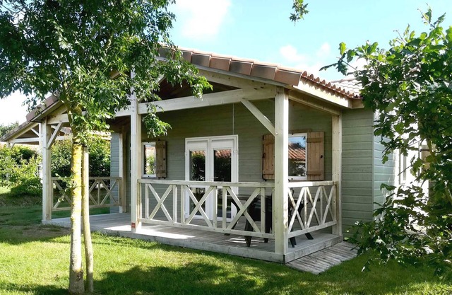 Cozy 2-Bedroom Chalet with Heated Pool, Near Jaunay Lake and Beaches