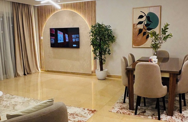 Cozy 2-bedroom condo with WiFi, AC in fantastic Cairo Governorate