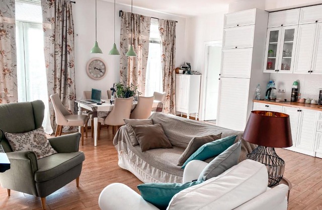 Cozy 2 bedroom apartment in vintage style