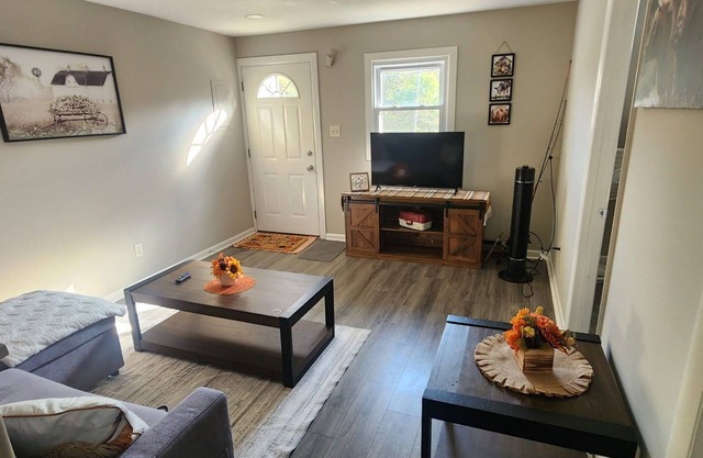 Cozy 2-bedroom apartment on the Conestoga River in central Lancaster.