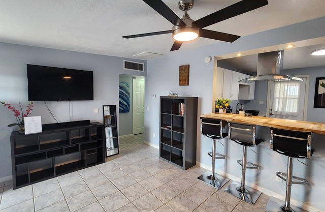 Cozy 2-bedroom House in the heart of Mesa with AC, WiFi and Plenty Parking