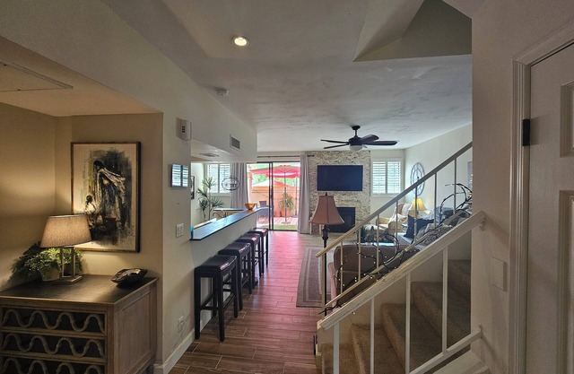 Cozy 2-bedroom townhome in charming Scottsdale with fitness room, WiFi