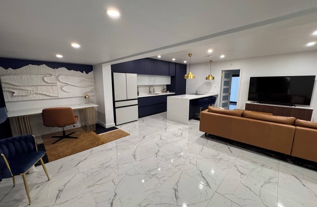 Cozy 2-bedroom apartment with WiFi, AC in charming Fort Lauderdale