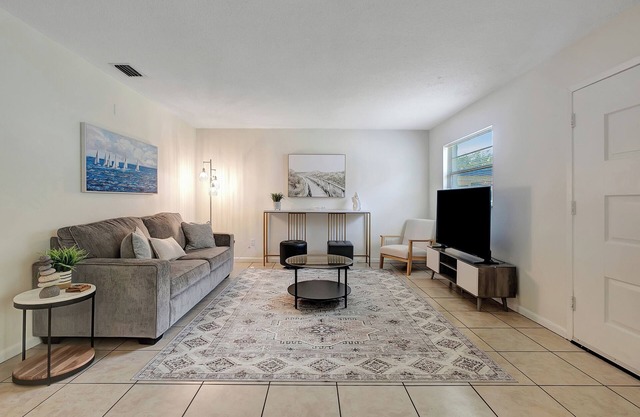 Cozy 2 BR apartment in Crystal River with WiFi, AC - Boat parking