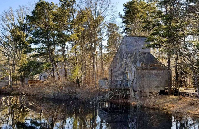 Cozy 2BD+ Cottage-A/C, Pond View, Close to Everything